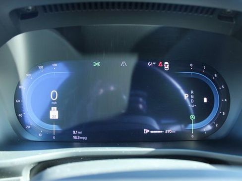 Used 2025 Volvo XC40 B5 Plus image 27