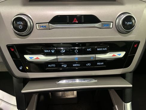 Used 2023 Ford Explorer XLT w/ Equipment Group 202A image 20