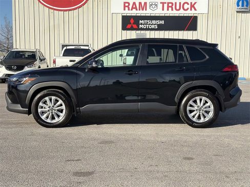 Used 2024 Toyota Corolla Cross LE image 2