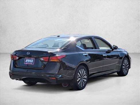 Used 2024 Nissan Altima 2.5 SV image 5