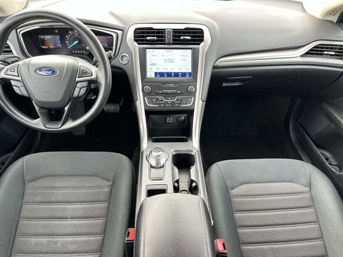 Used 2020 Ford Fusion SE image 12