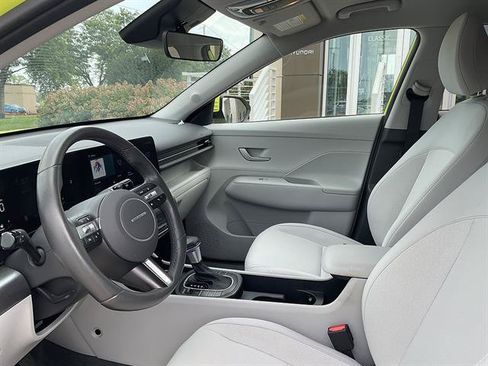 Certified 2025 Hyundai Kona SEL AWD/4WD image 2