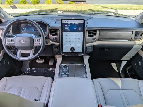 Used 2024 Ford Expedition Limited AWD/4WD image 29