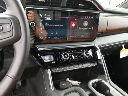 Used 2025 GMC Sierra 2500 Denali Ultimate image 22