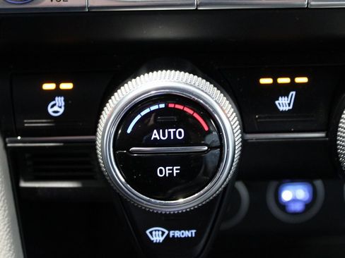 Used 2023 Genesis G70 2.0T image 31