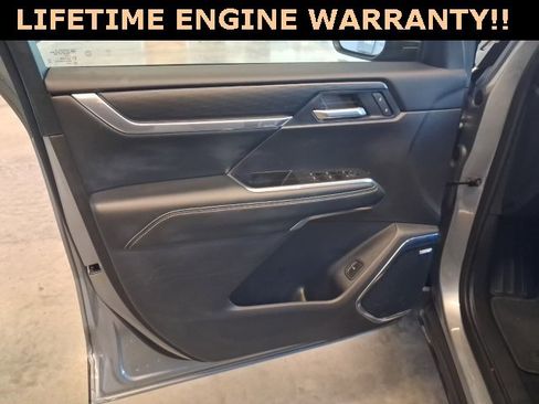 Used 2025 GMC Acadia Elevation image 17