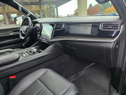 Used 2022 Jeep Wagoneer Series III w/ Premium Group I image 33