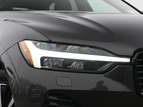 Used 2025 Volvo XC60 B5 Plus image 22