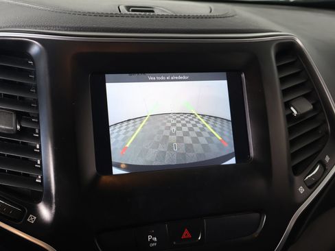 Used 2020 Jeep Cherokee Latitude Plus AWD/4WD image 6