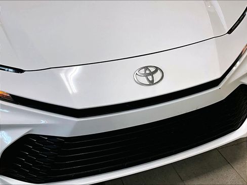 Used 2025 Toyota Camry LE image 31