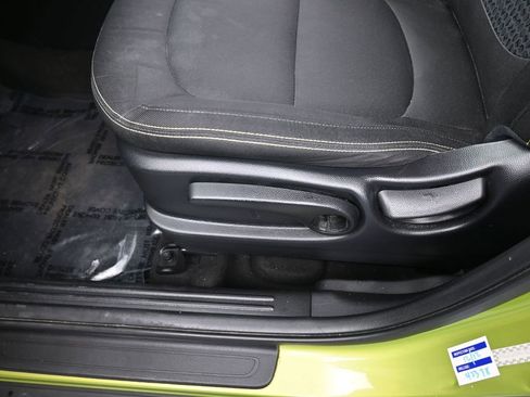 Used 2016 Kia Soul + image 15