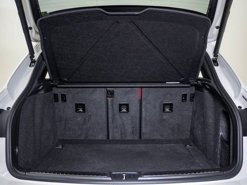 Certified 2025 Porsche Macan image 28