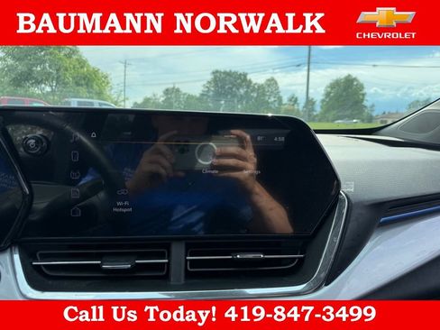Used 2024 Chevrolet Trax LT w/ Driver Confidence Package FWD image 11