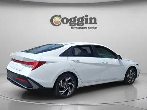 Certified 2024 Hyundai Elantra SEL w/ Convenience Package image 6