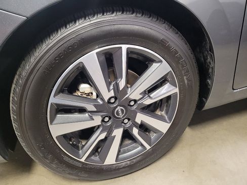 Used 2024 Nissan Versa SV FWD image 31