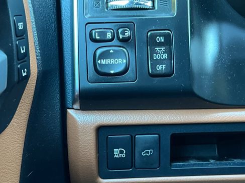 Used 2018 Toyota Sequoia Platinum w/ Carpet Mat Package AWD/4WD image 33