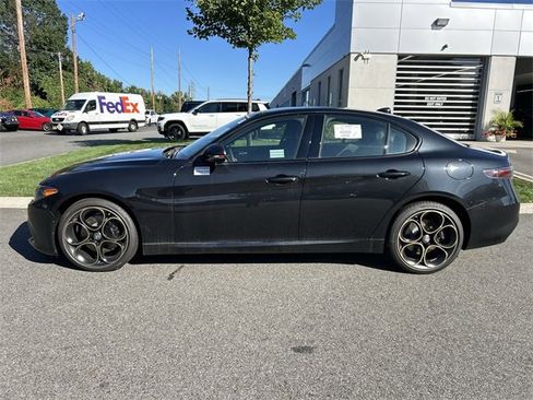 New 2025 Alfa Romeo Giulia AWD w/ Driving Assist Package image 5