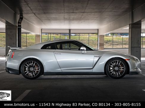 Used 2009 Nissan GT-R Premium AWD/4WD image 8