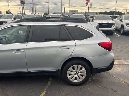 Used 2018 Subaru Outback 2.5i Premium AWD/4WD image 7