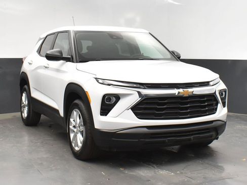 Used 2025 Chevrolet TrailBlazer LS w/ LS Convenience Package FWD image 9