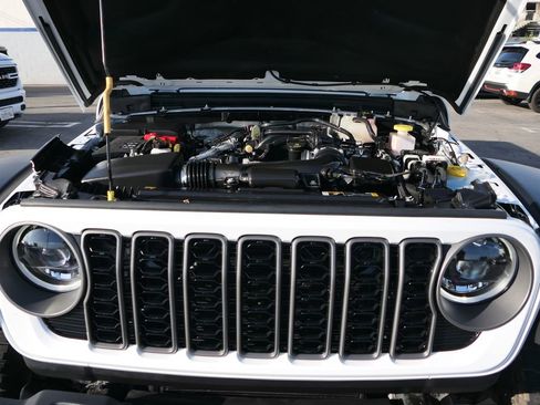 Used 2025 Jeep Gladiator Mojave w/ Convenience Group image 28