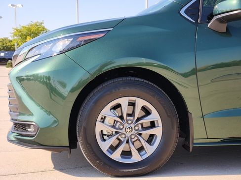 Certified 2026 Toyota Sienna XLE FWD image 9