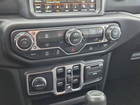Used 2022 Jeep Gladiator Overland w/ Popular Equipment Package AWD/4WD image 14