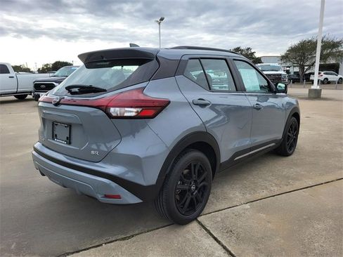 Used 2024 Nissan Kicks SR image 25