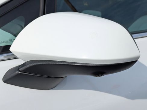 New 2026 Chevrolet Equinox EV LT image 29