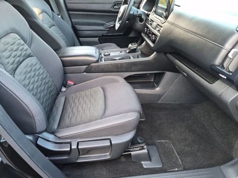 Used 2025 Nissan Pathfinder S AWD/4WD image 27