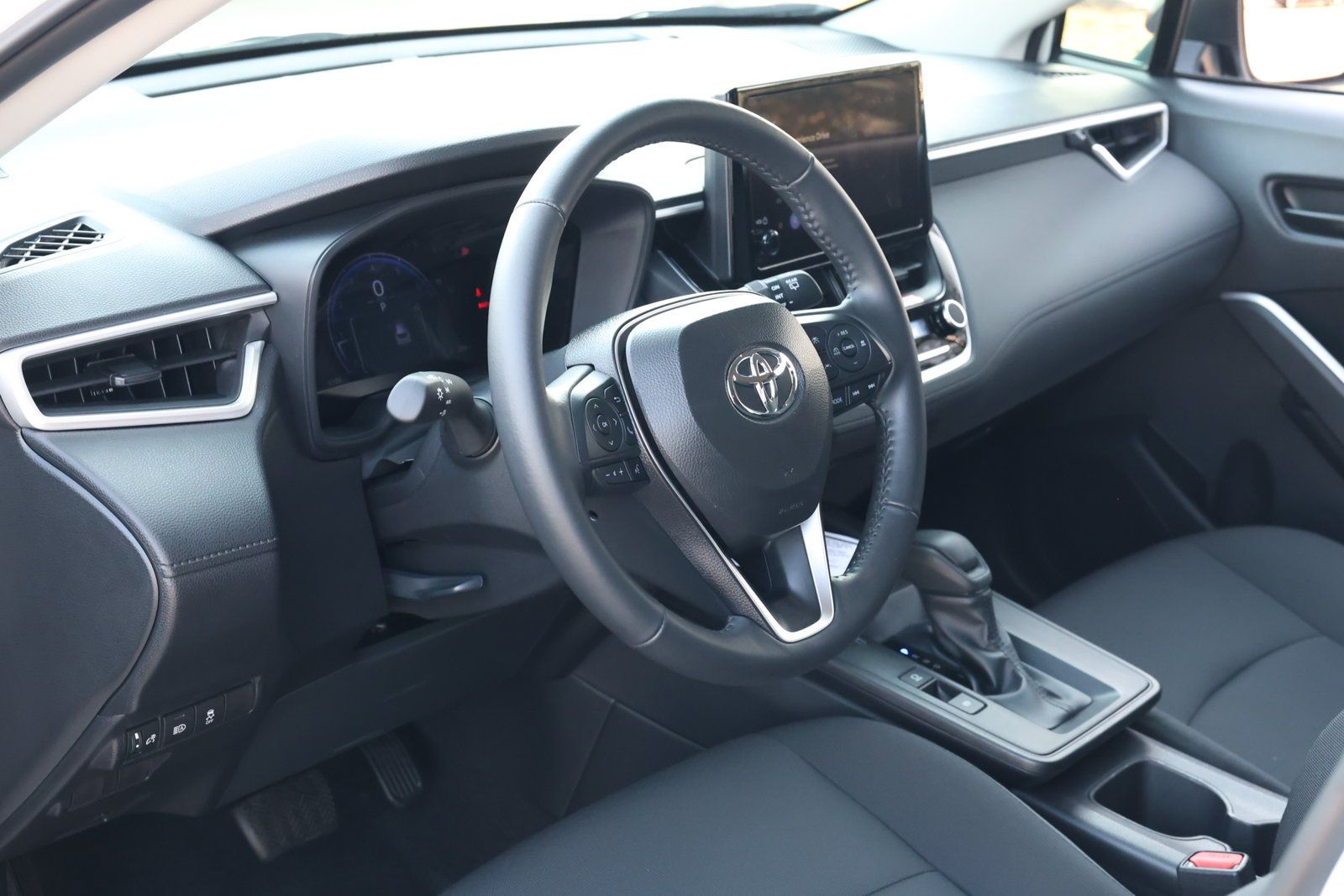 Used 2026 Toyota Corolla Cross LE FWD image 14