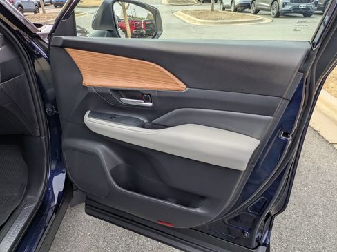 Used 2025 Toyota Grand Highlander AWD Hybrid image 37