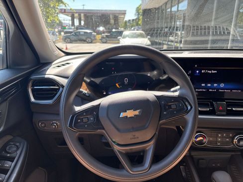 Used 2025 Chevrolet TrailBlazer LT FWD image 29