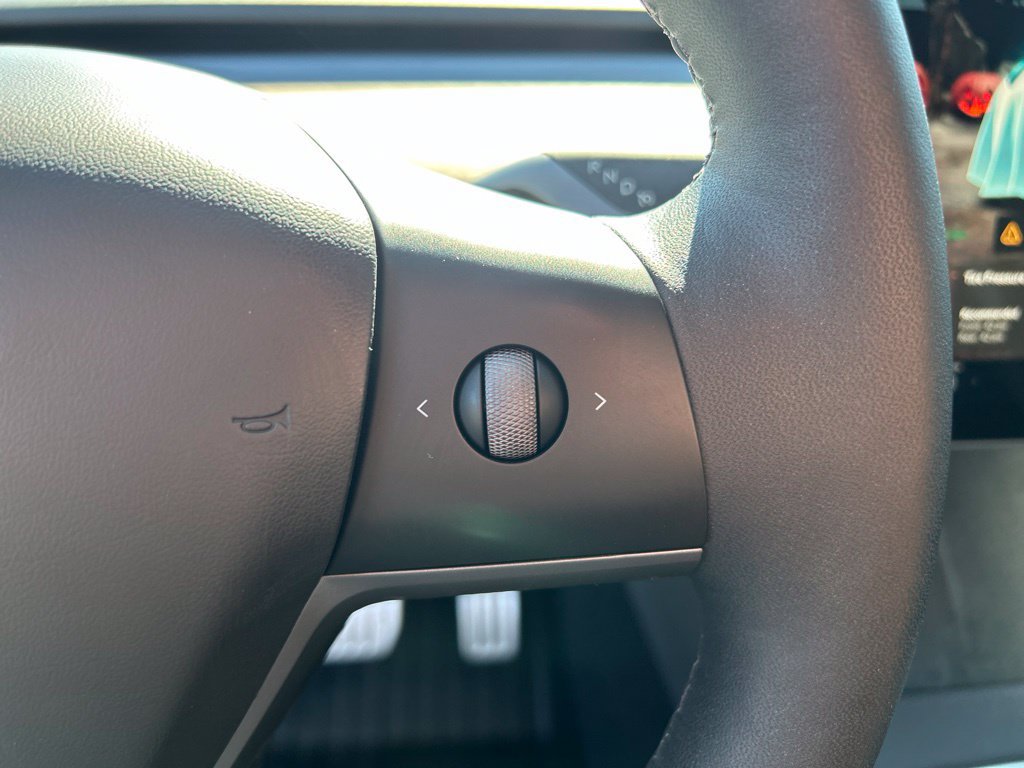 Used 2025 Tesla Model Y Performance AWD/4WD image 22