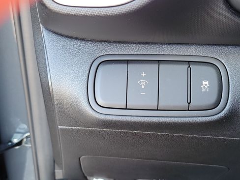 Certified 2025 Hyundai Venue SEL FWD image 11