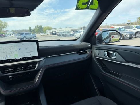 Used 2025 Ford Explorer ST-Line w/ ST-Line Street Pack image 21