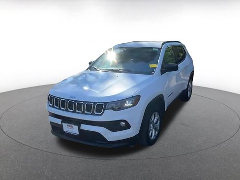 Used 2025 Jeep Compass Latitude image 7