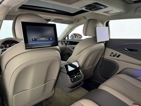 Used 2023 Bentley Flying Spur Azure image 28