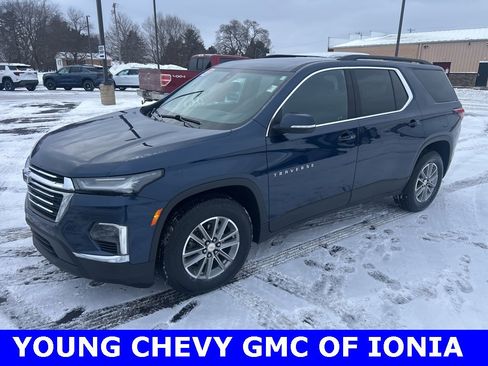 Used 2023 Chevrolet Traverse LT image 2