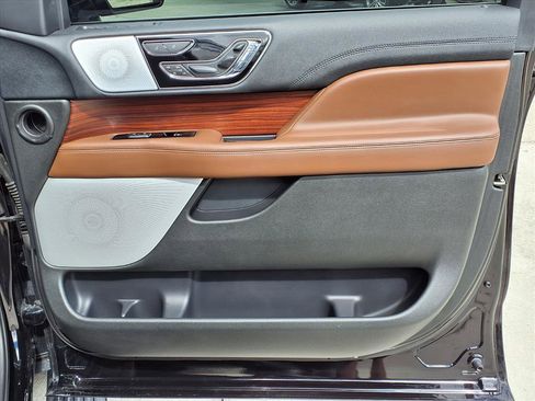 Used 2023 Lincoln Navigator Reserve image 10