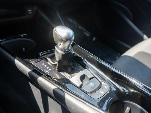 Used 2022 Toyota C-HR XLE FWD image 28