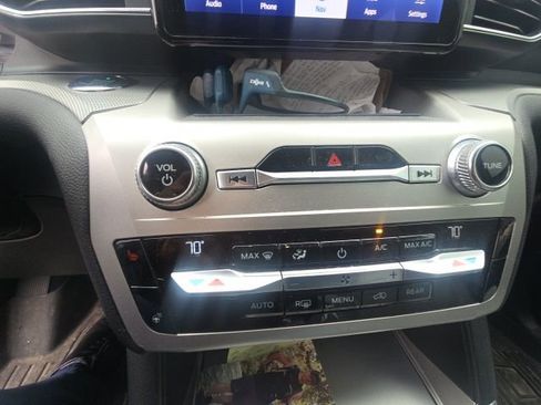 Used 2021 Ford Explorer XLT w/ Equipment Group 202A image 24