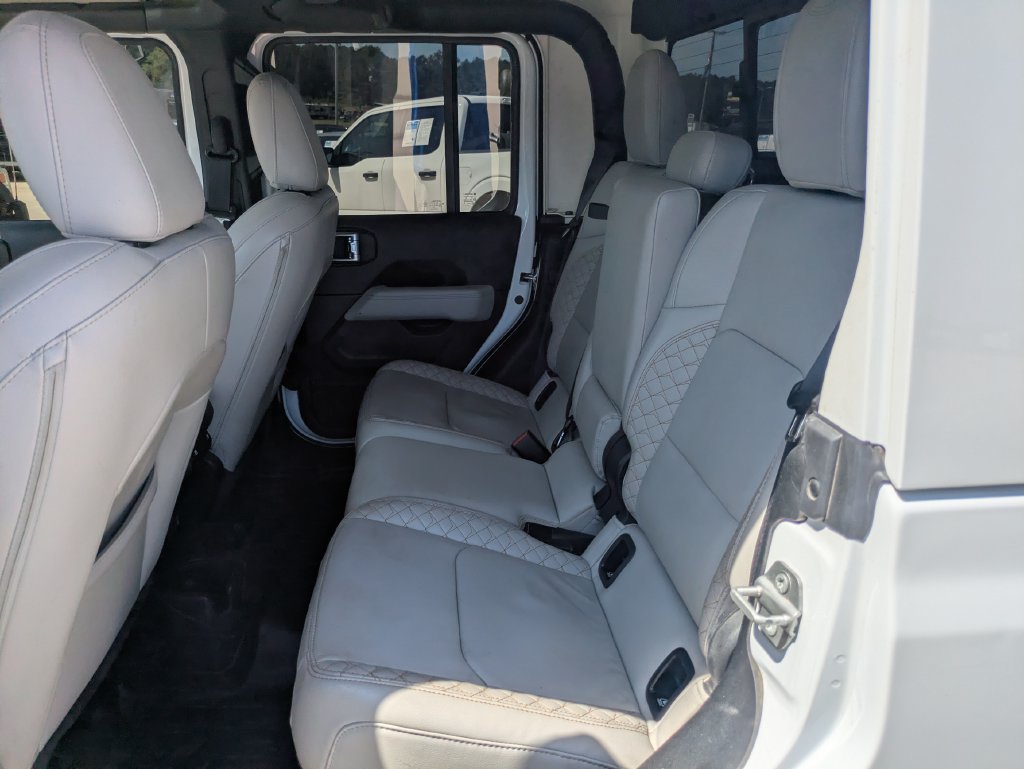 Used 2023 Jeep Gladiator Overland AWD/4WD image 7