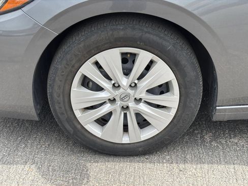Used 2025 Nissan Sentra S FWD image 29