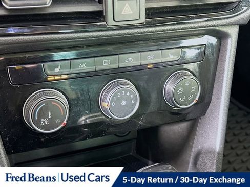 Used 2023 Volkswagen Taos SE w/ Panoramic Sunroof Package AWD/4WD image 16