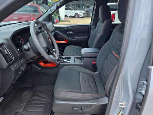 Used 2025 Nissan Frontier PRO-4X w/ Pro Convenience Package AWD/4WD image 16