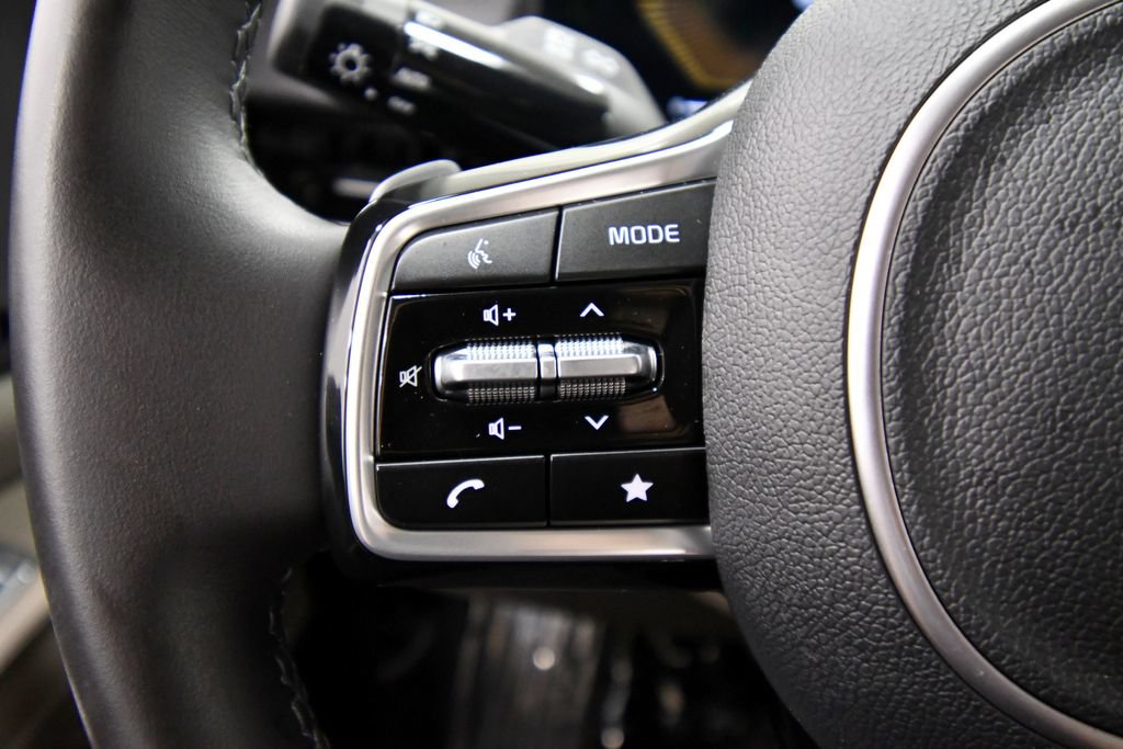 Certified 2026 Kia Carnival EX FWD image 21