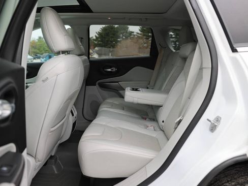 Used 2019 Jeep Cherokee Limited AWD/4WD image 17
