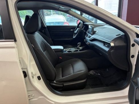 Used 2024 Nissan Altima 2.5 SV FWD image 29