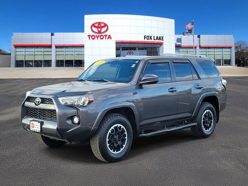 Used 2018 Toyota 4Runner SR5 image 2